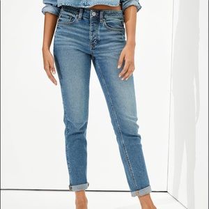 New w/o tags AE Tomgirl jeans